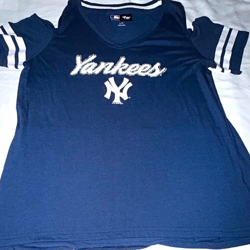 New York Yankees G-III 4Her Women’s Large Rhinestone V Neck MLB Shirt